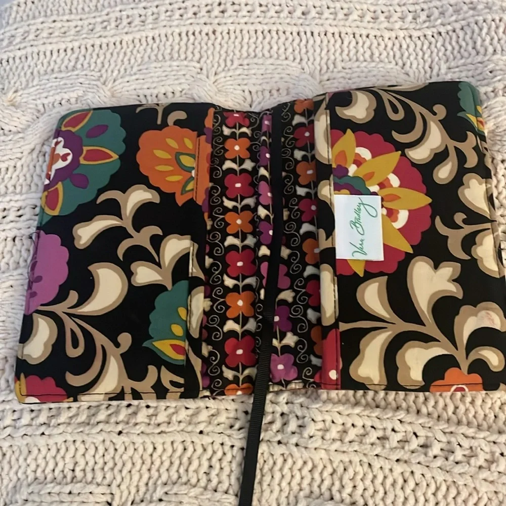 EUC Vera Bradley Kindle or paperback cover.